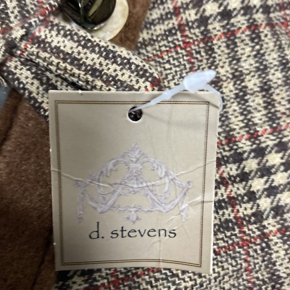 Designer D. Steven’s Christmas Tree shirt and accent ribbon - Picture 5 of 7